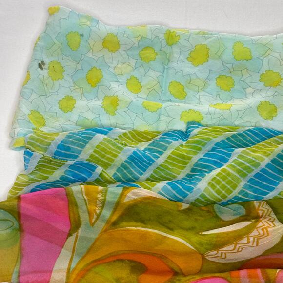 Lot of 4 Vintage Silk Infinity Scarves Neckerchiefs Novelty Print Wounded Bird - Picture 3 of 12